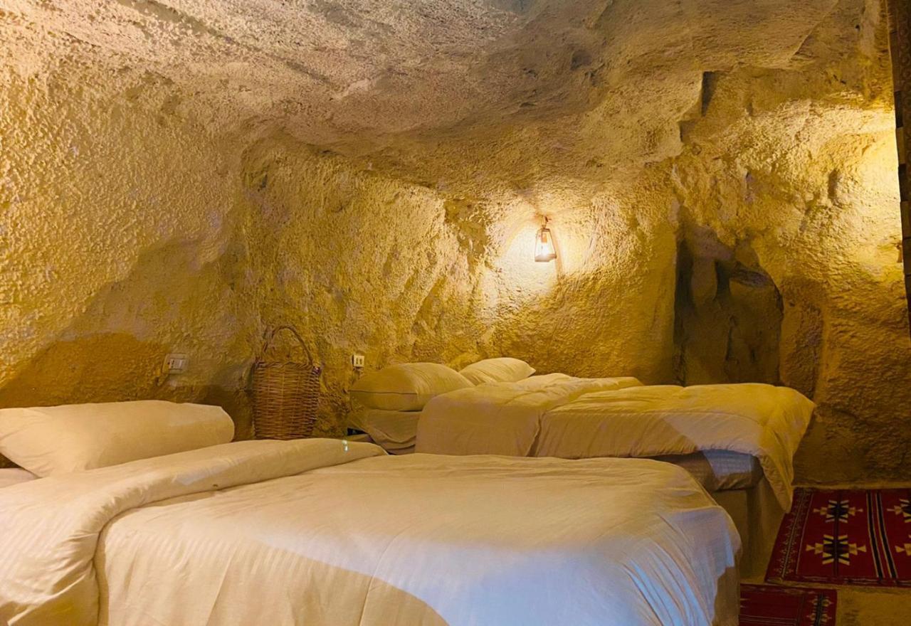 7 Caves Hotel Al Jāyah Zewnętrze zdjęcie